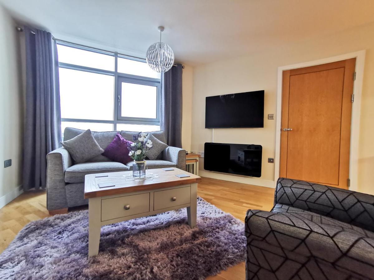 2 Bedroom City Centre Apartment With Free Parking Cardiff Eksteriør billede